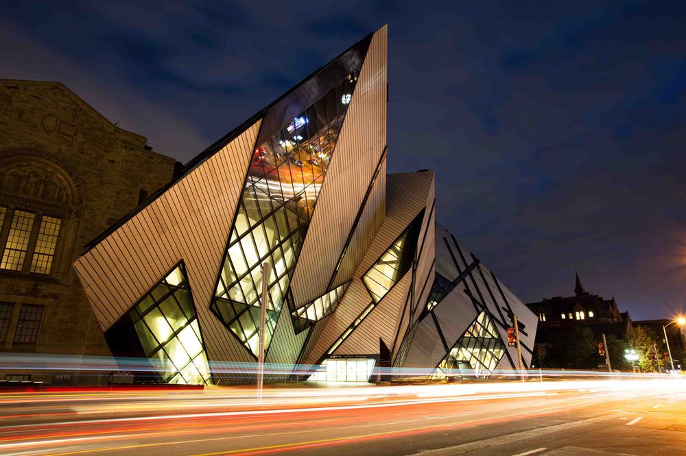 https://dev.canadianvisa.org/blog/cities-and-places/toronto/10-reasons-to-visit-toronto The Royal Ontario Museum Toronto Canada