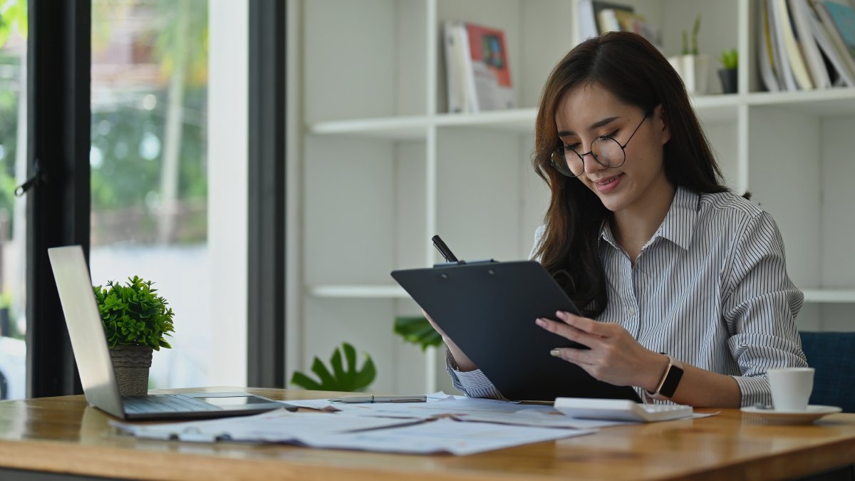 woman-holding-clip-board-british-columbia-tech-pilot