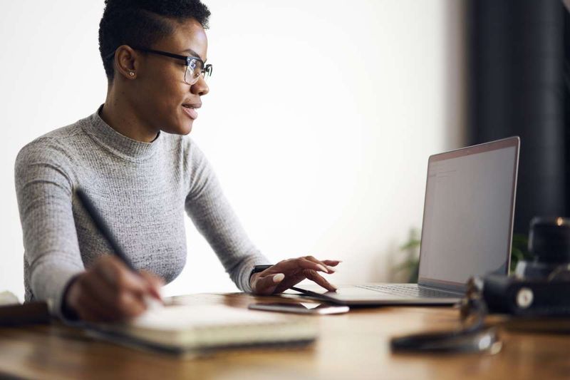 african american woman applying to immigrate to Canada online through PNP
