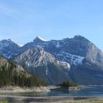 https://canadianvisa.org/blog/travel/landmarks-to-visit-in-canada beautiful mountain range