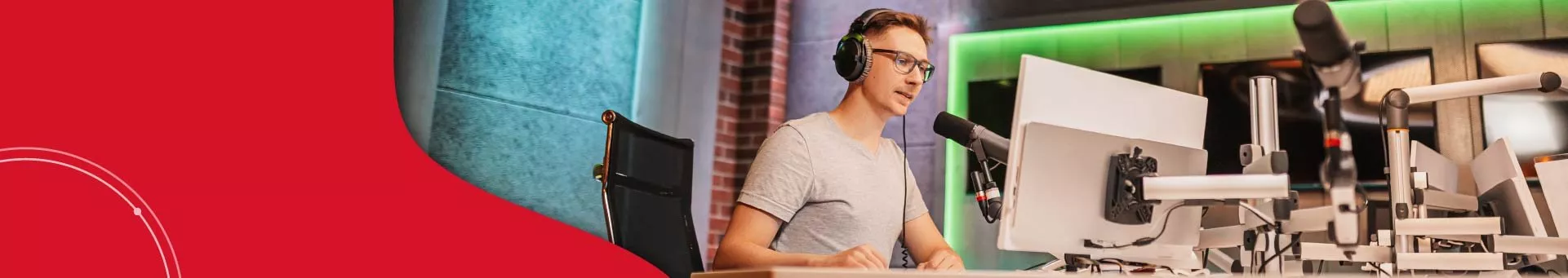 Here are the radio stations in Canada that'll keep you entertained on the long road and on snowy days indoors! Be entertained when you migrate to Canada!  